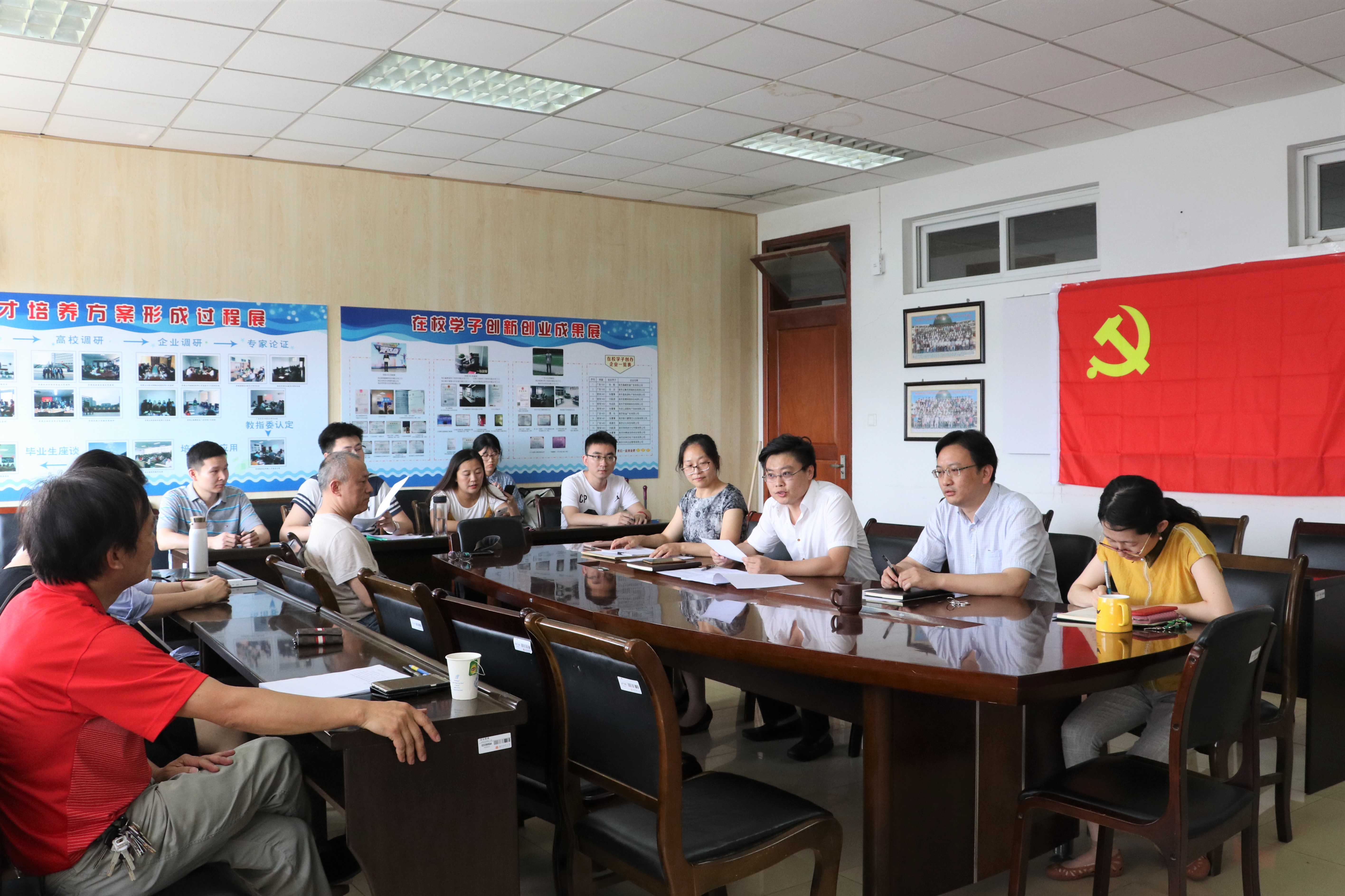 会议由支部书记肖玉杰主持,教工支部全体党员和发展对象邹俊同志准时